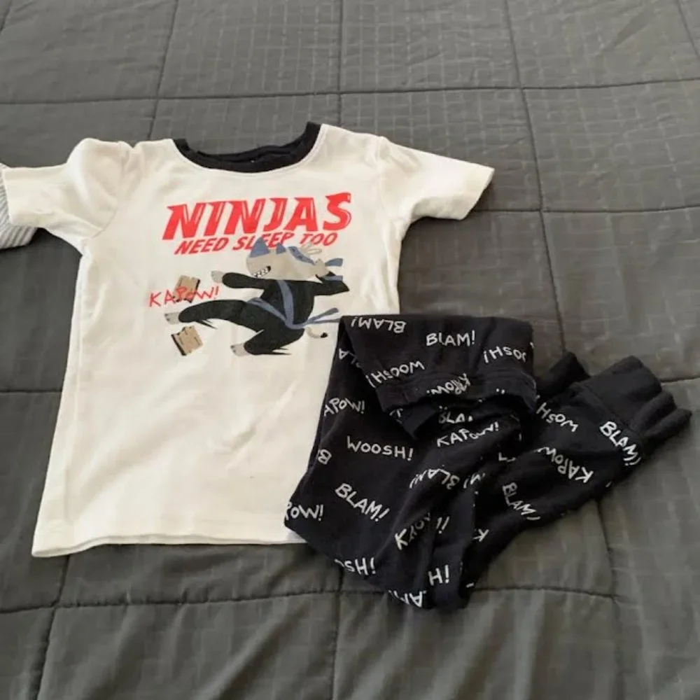 Carters 5t Two sets of pajamas